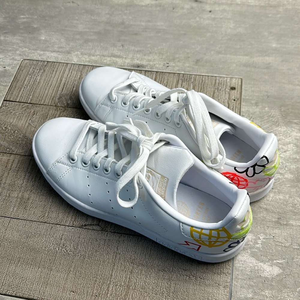 Stan Smith Adidas women’s sneaker shoes!